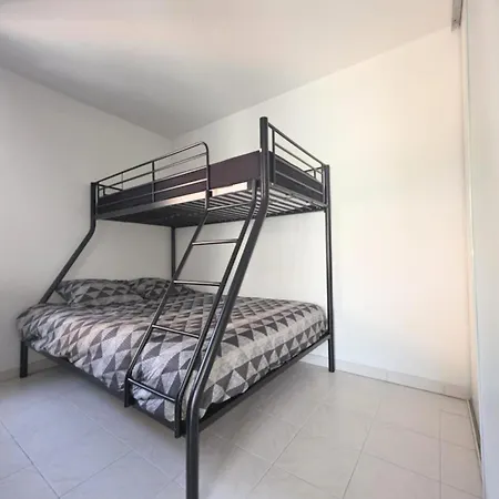 L'echappee Du Port *